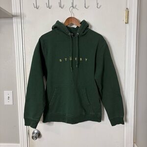 Stüssy Helvetica Spread App Hoody – Dark Green | Men’s Large